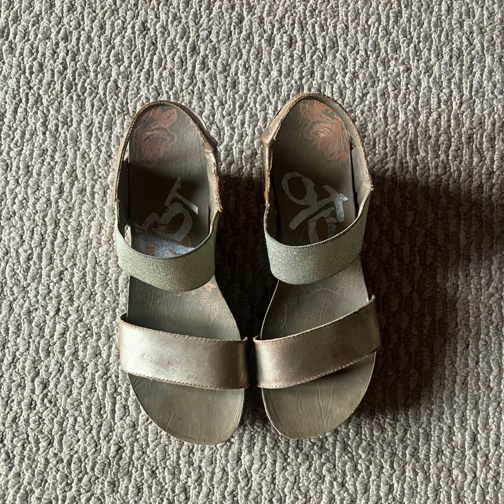 OTBT Stylish Ladies wedge in Gold and Bronze